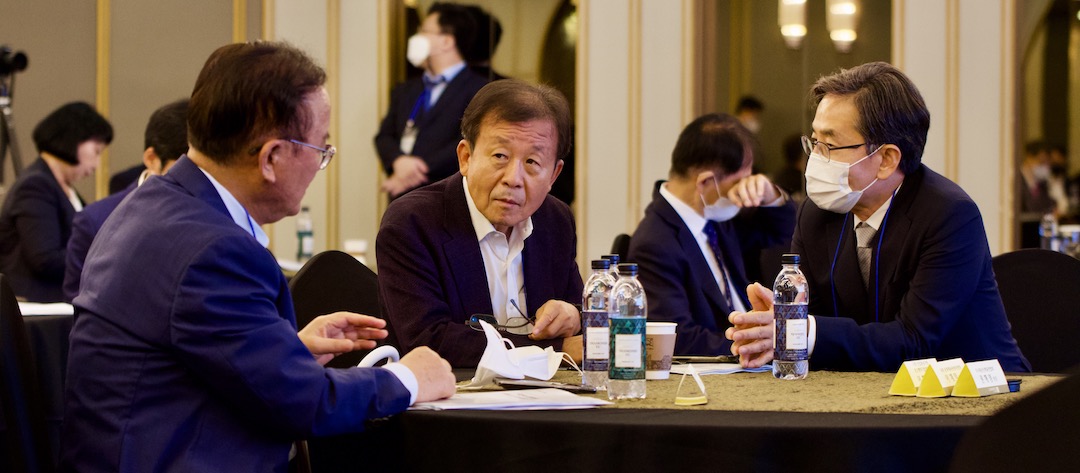 국회 지식재산 상임위원장(산업-과학기술-문화) 공동 주최 컨퍼런스 “국민과 함께하는 새로운 K-지식재산 전략” 함께 가요! 지식재산 강국 대한민국 : 지식재산단체총연합회 공동회장 국회의원 정갑윤, 국회의원 원혜영 / 한국소프트웨어저작권협회 회장 유병한